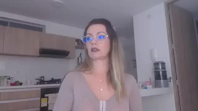 Freechat LovePaula on StripChat