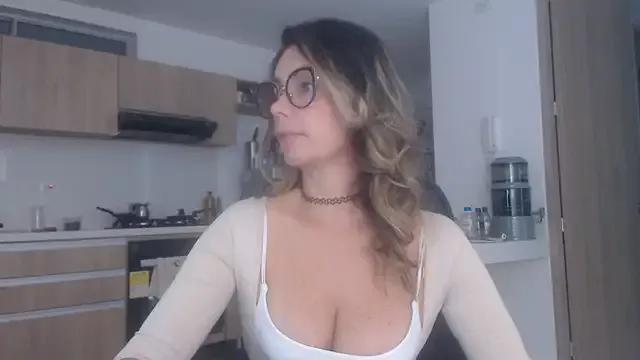 Freechat LovePaula on StripChat
