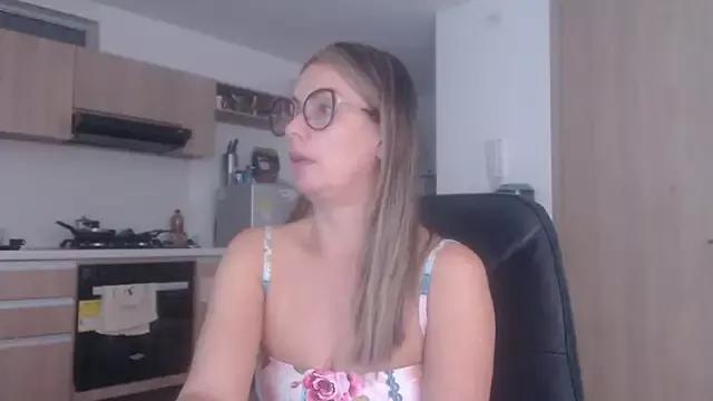 Freechat LovePaula on StripChat
