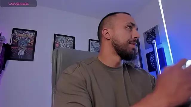 Watch StripChat's Luck_spartans luck_spartans from StripChat