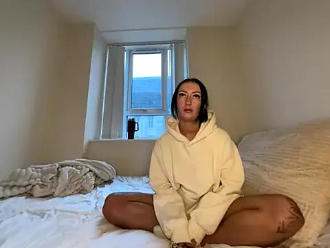 Lucy-XXX- on StripChat