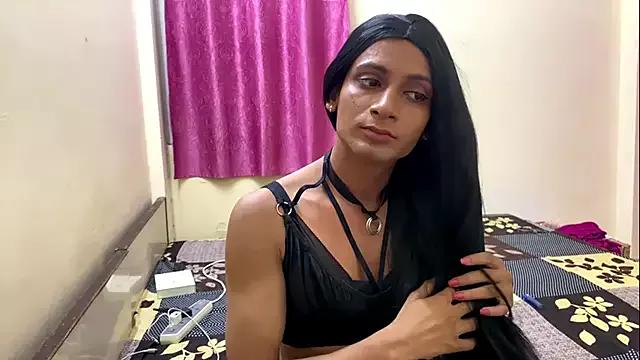 LuvLayla on StripChat 