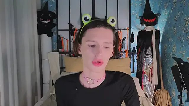 Freechat madi_snow on StripChat