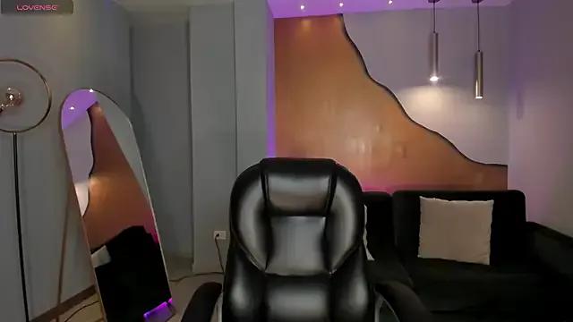 Explore MiaLaurence, she wants to masturbate for you MiaLaurence from StripChat