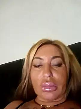 MiaMooly on StripChat 