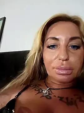 MiaMooly on StripChat 