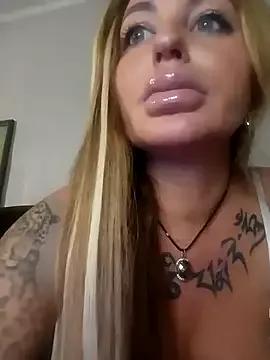 MiaMooly on StripChat 