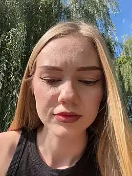 MilaMoone on StripChat