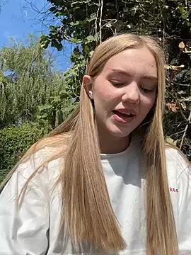 MilaMoone on StripChat