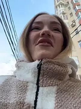 MilaMoone from StripChat