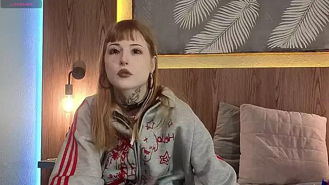 MilkMeSoftly from StripChat