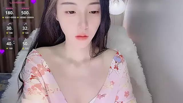 Mimi_666 on StripChat