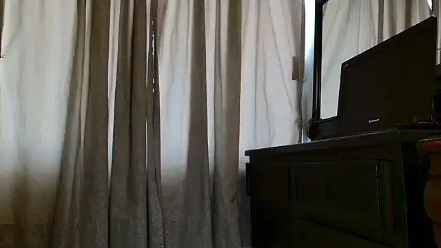 Freechat MINI_Petite on StripChat