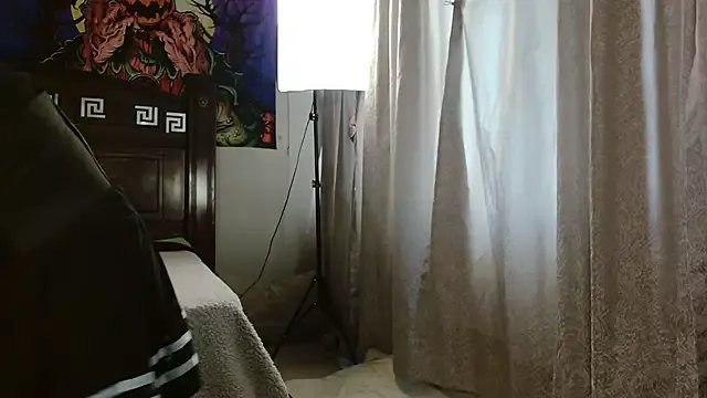 Freechat MINI_Petite on StripChat