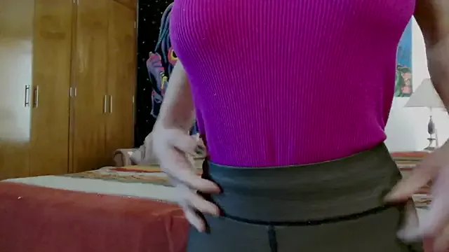 Freechat MINI_Petite on StripChat