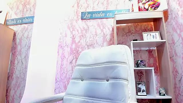 Freechat Miniie_N on StripChat