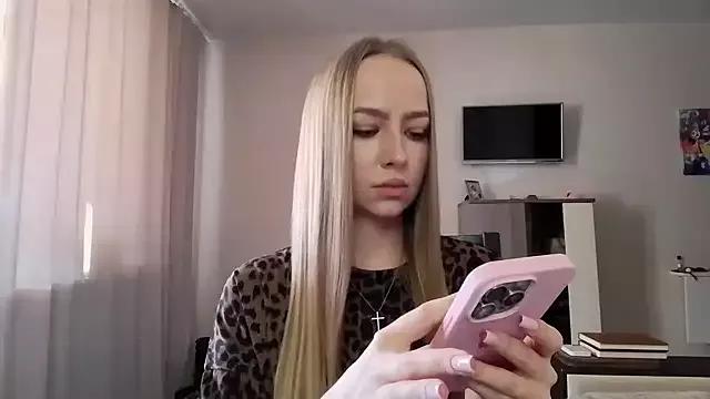 Private MissOyee on StripChat