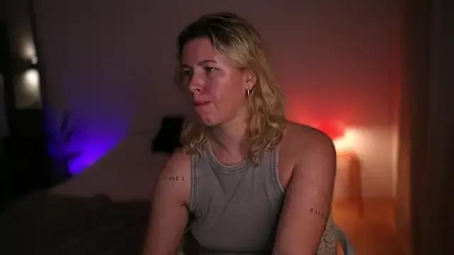 Private moonamii on StripChat