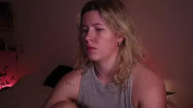 Masturbate to StripChat's Moonamii moonamii from StripChat