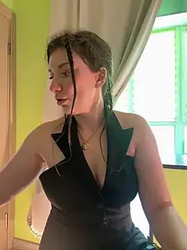 MooonReal on StripChat 