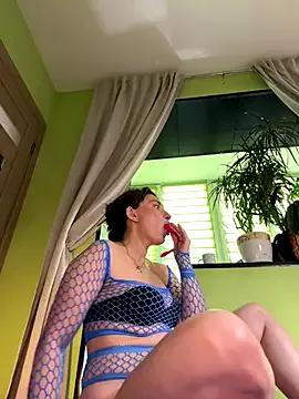 MooonReal on StripChat 
