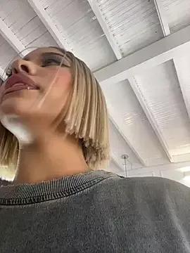 Cute MystiqueXXX from StripChat MystiqueXXX from StripChat