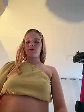 NicoleCut on StripChat 