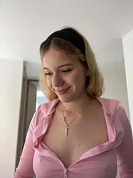 NicoleCut on StripChat 