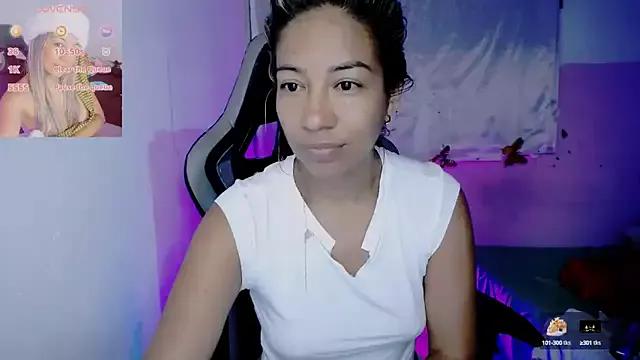 ninatiny on StripChat 