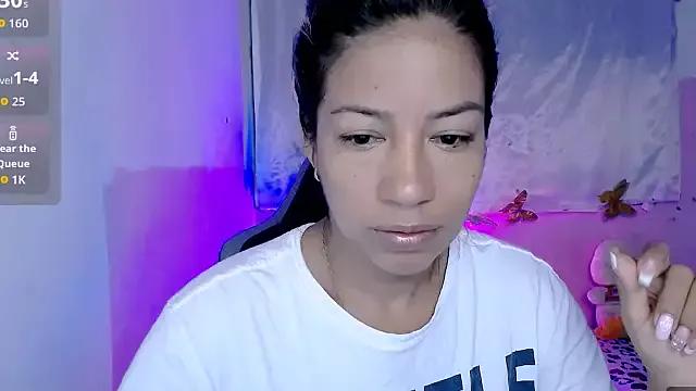 ninatiny on StripChat 