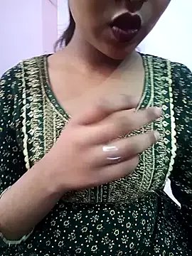 Freechat pari_rani7 on StripChat
