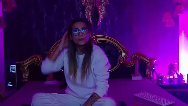 PlayfulShow on StripChat 