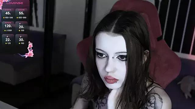 Freechat prettybones on StripChat