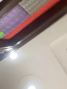 Freechat qinejr37 on StripChat