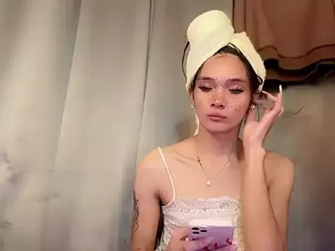 Cute Queen_lucinda wants you to fuck zir body now queen_lucinda from StripChat