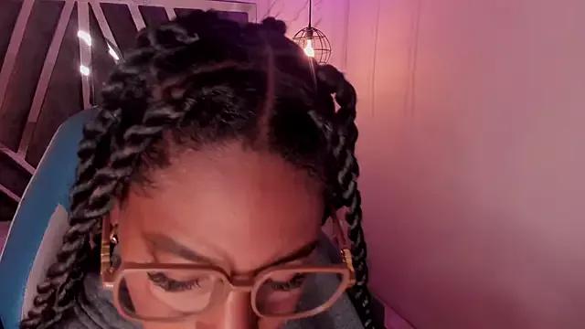 Queen_perla_ on StripChat 