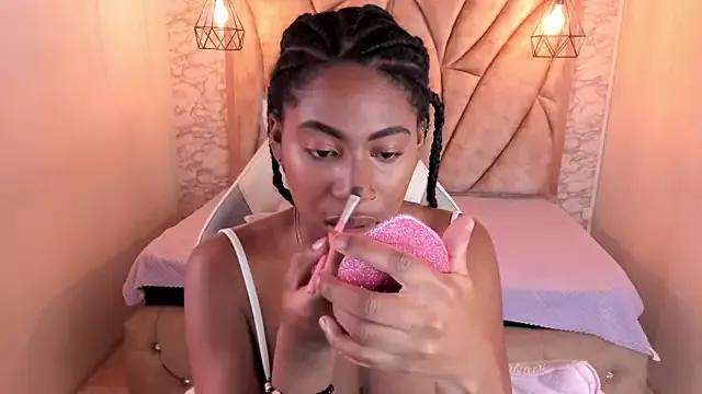 Queen_perla_ on StripChat 