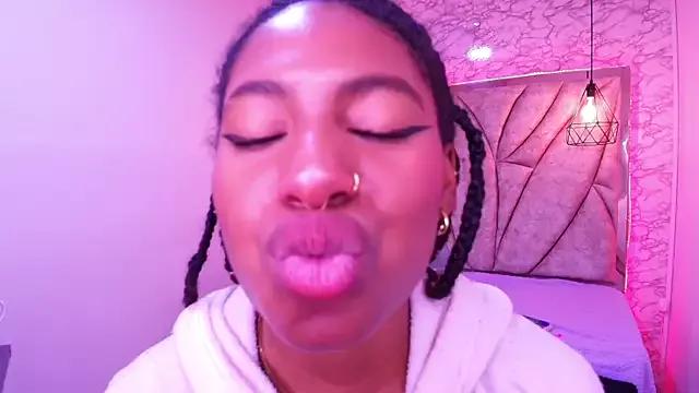 Queen_perla_ on StripChat 