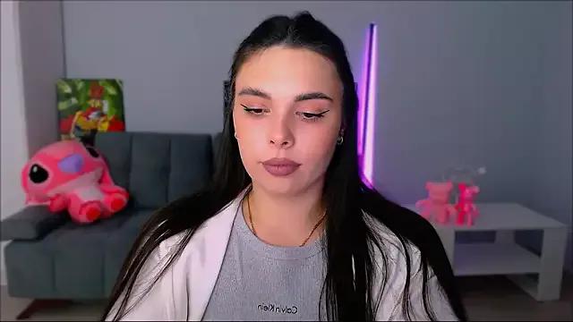 Join sweet performer Queenofthesense_ queenofthesense_ from StripChat