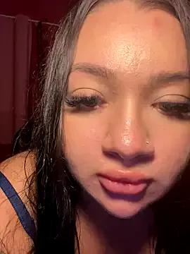 QueenYumi on StripChat 