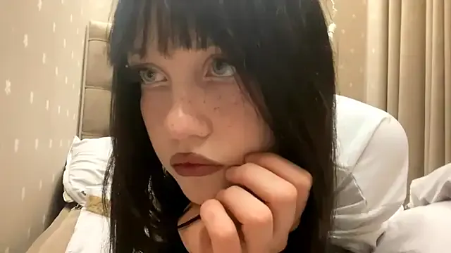 sc RachaelHrycko is f RachaelHrycko — BITE FINGER