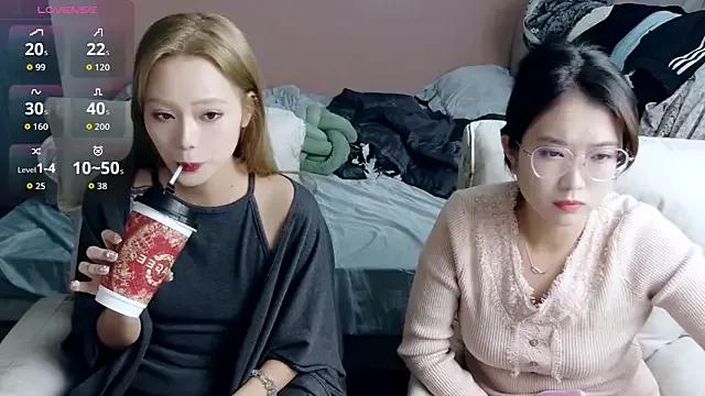 redrose520 from StripChat