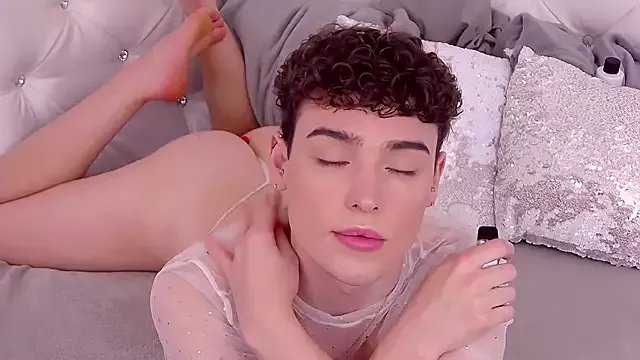 Freechat RobbyCharming on StripChat