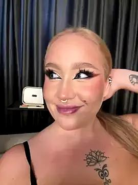 RollDolls on StripChat