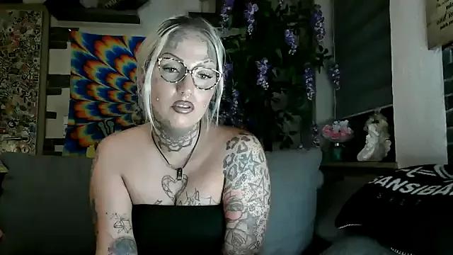 Freechat RoxxyInk on StripChat