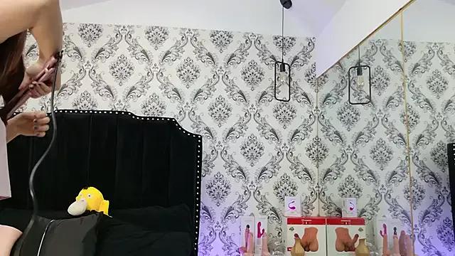SaaraBrown on StripChat 