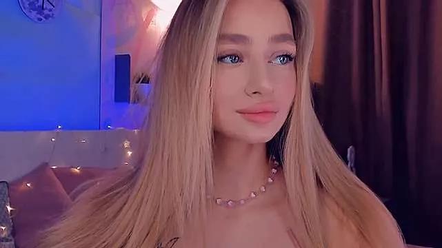 Freechat SanySenise on StripChat