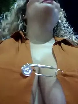 Sara_smiiith211 on StripChat 