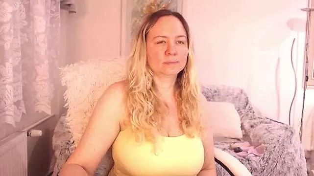 Freechat Sarah4you on StripChat