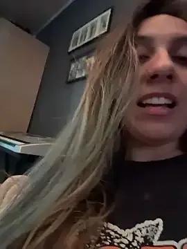 sarah_honey__ on StripChat